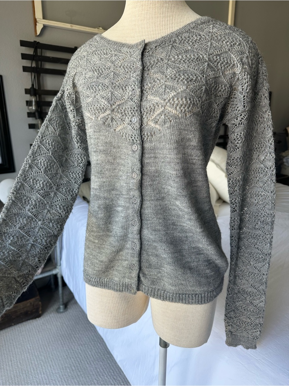 Coupe Collection gray lace-yoke Cardigan, size medium - Picture 3 of 12